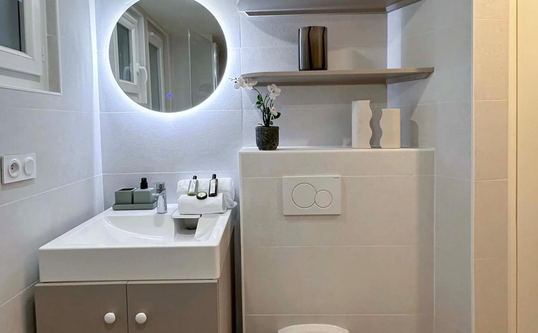 Brand New Near La Madeleine ! Apartment