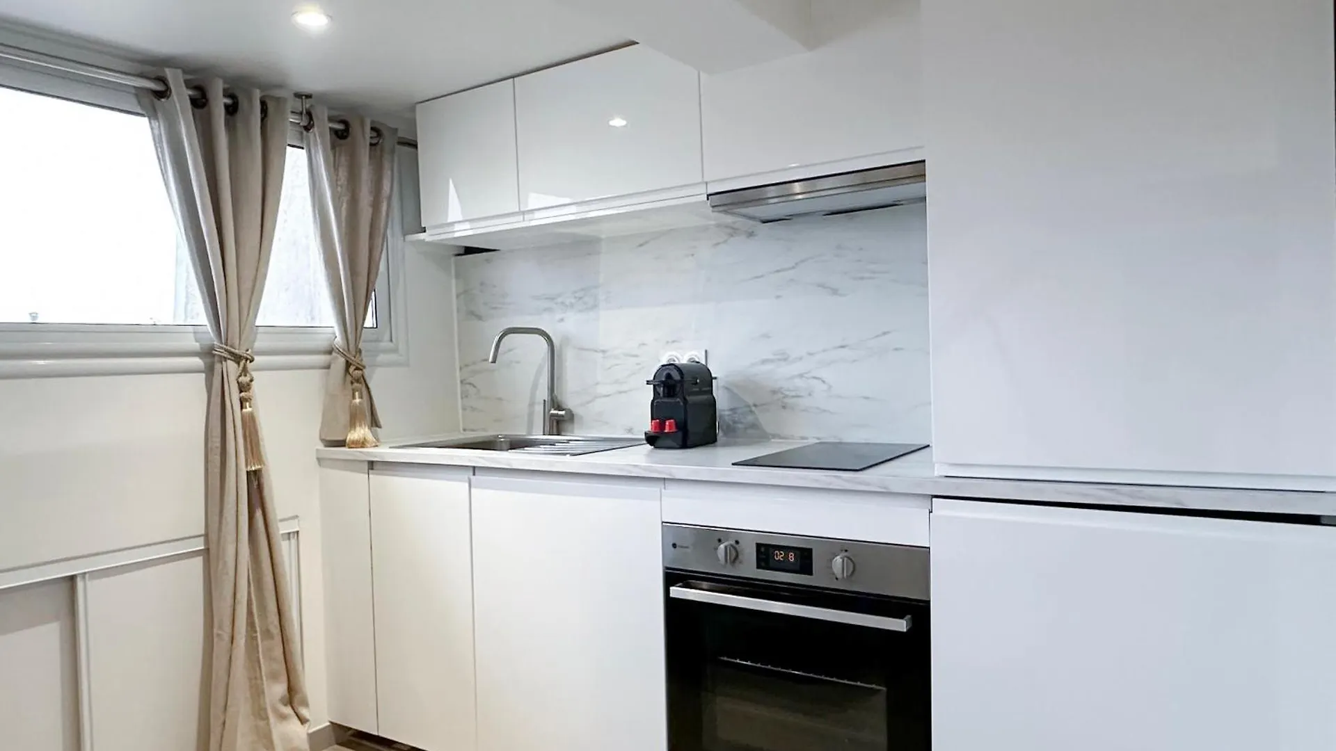 Brand New Near La Madeleine ! *