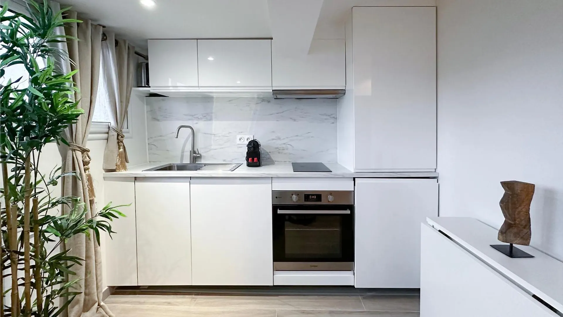 Brand New Near La Madeleine ! * Paris