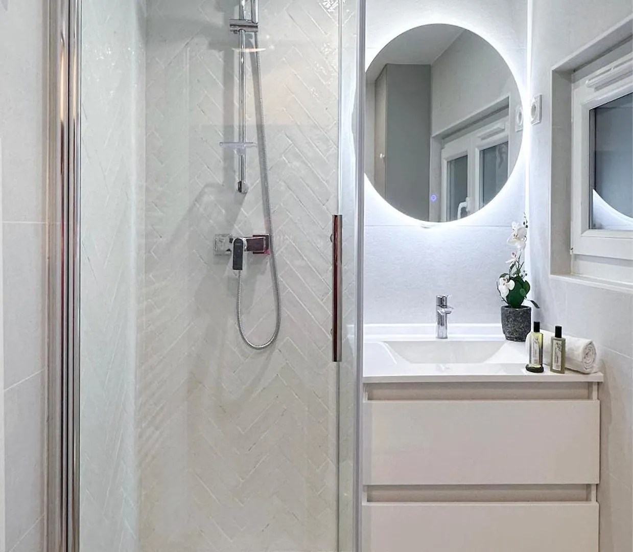 Brand New Near La Madeleine ! Apartment