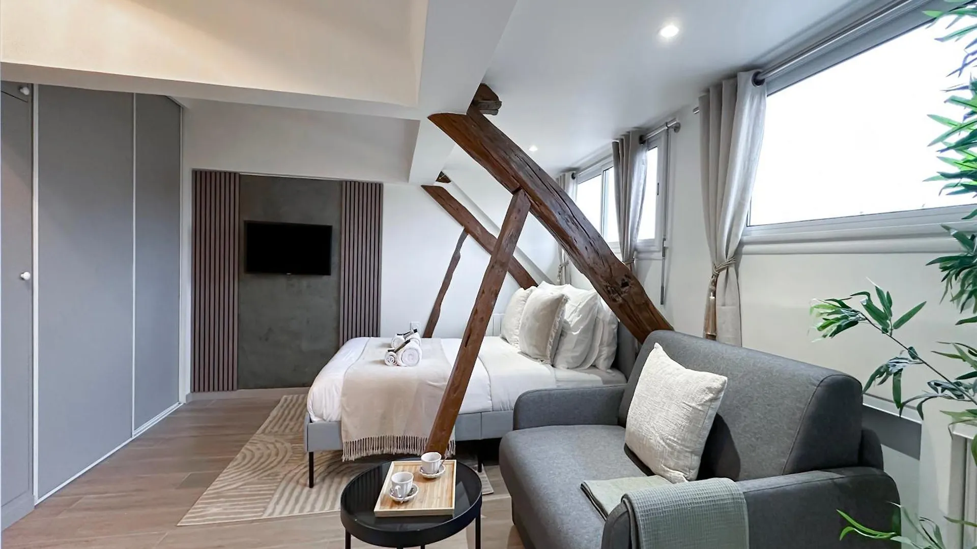 Apartment Brand New Near La Madeleine !
