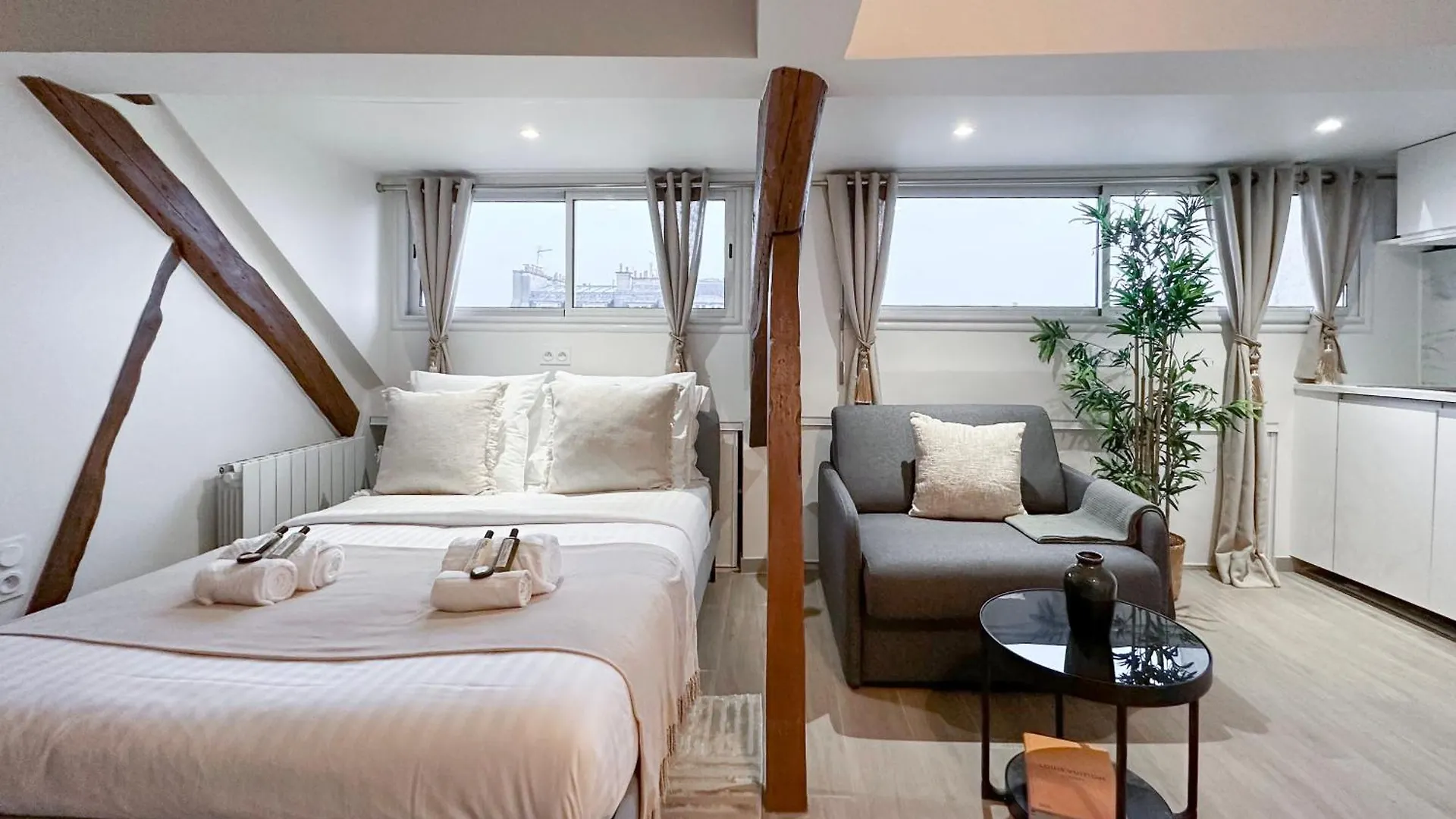 Brand New Near La Madeleine ! *